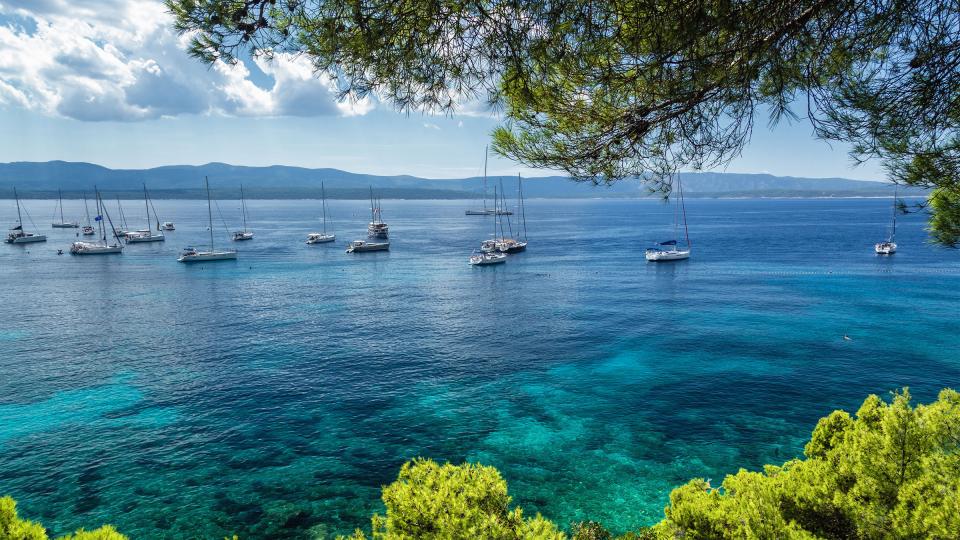 Sunsail Monohull View Moored palma