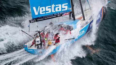 vestas_11th_hour_raceing_waves