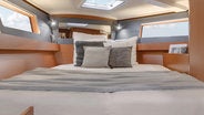 42.3 monohull cabin