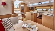 Sunsail 44 salon