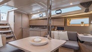 Woonruimte en kombuis op Sunsail 41.1 monohull met 3 cabines