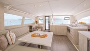 Sunsail 404 salon